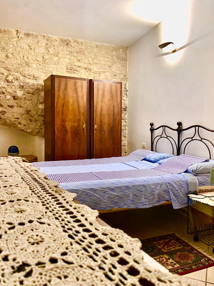Assisi Anfiteatro Romano - Housity