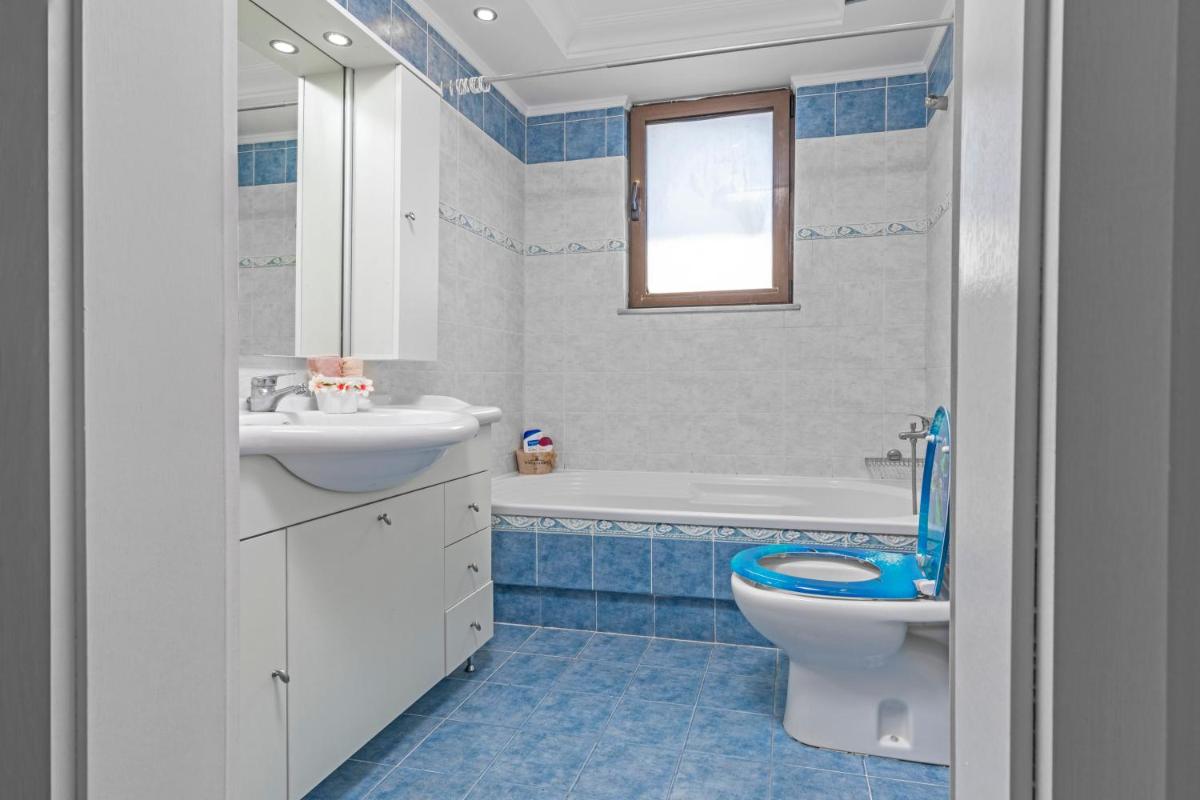 3- Sea view luxury suite in the center of Rhodes! - Housity