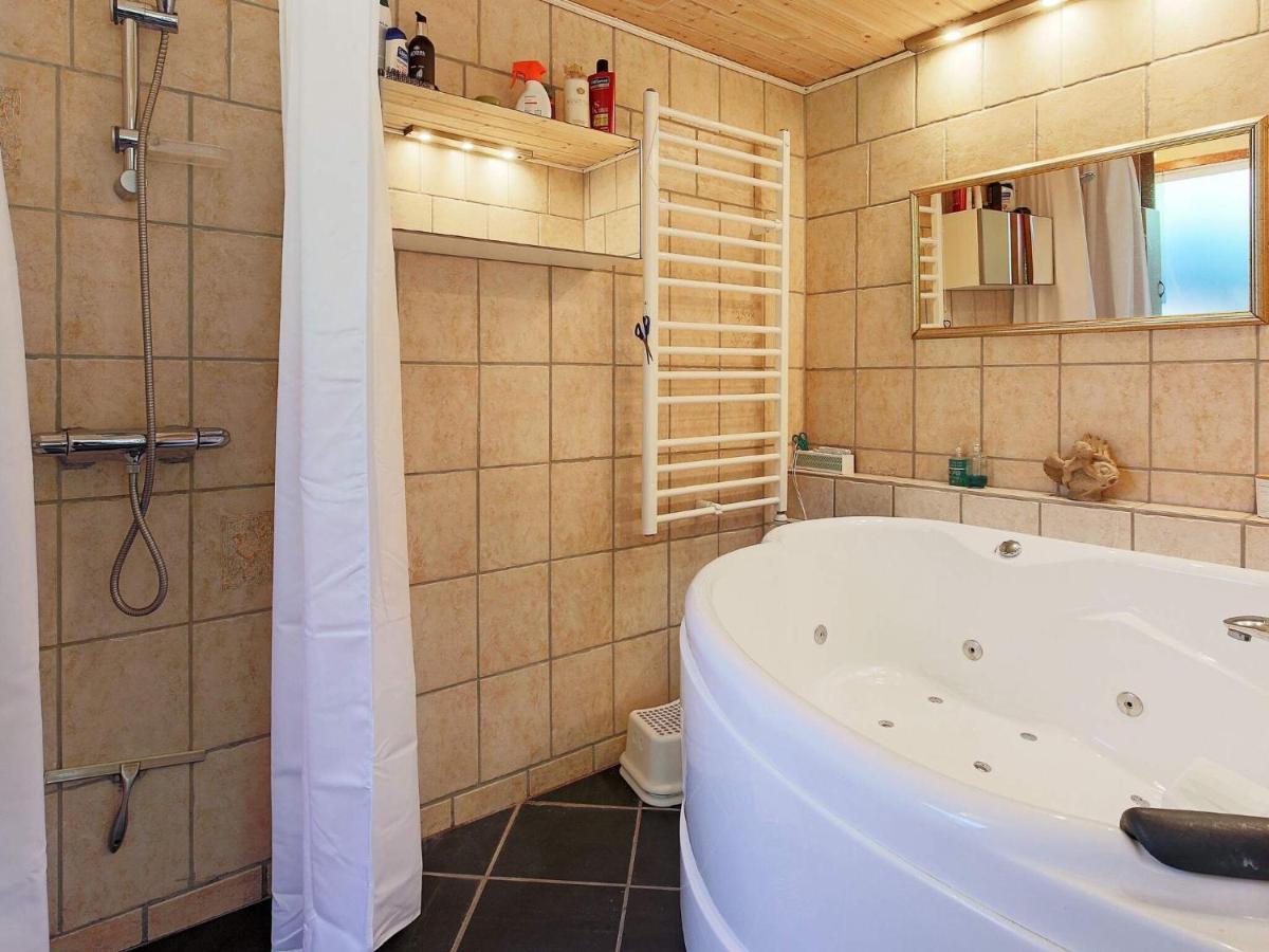 6 person holiday home in Gilleleje - Housity