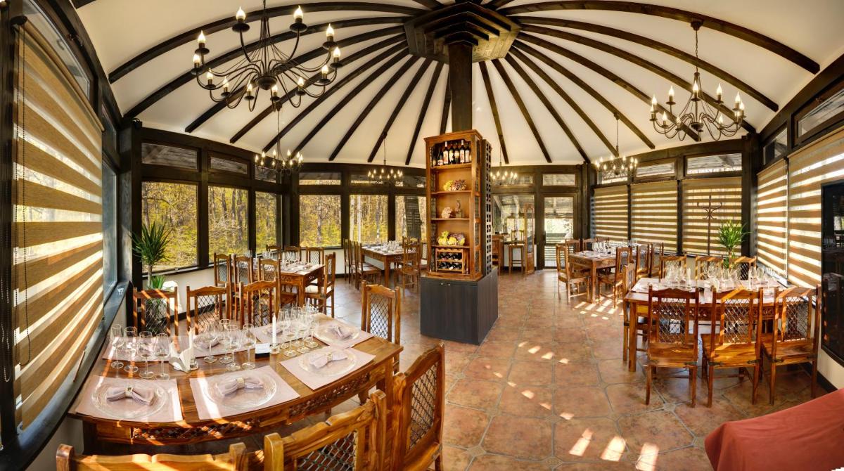 Hotel Cornul Vanatorului - Housity
