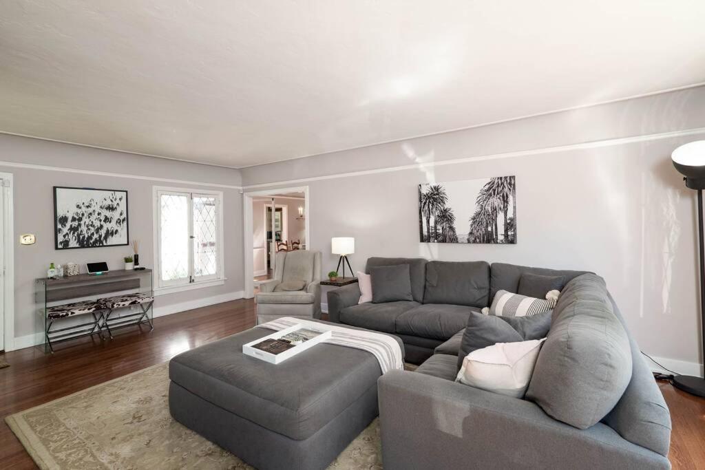 HOLLYWOOD - KING BEDS - LARGE PATIO - Hizvo