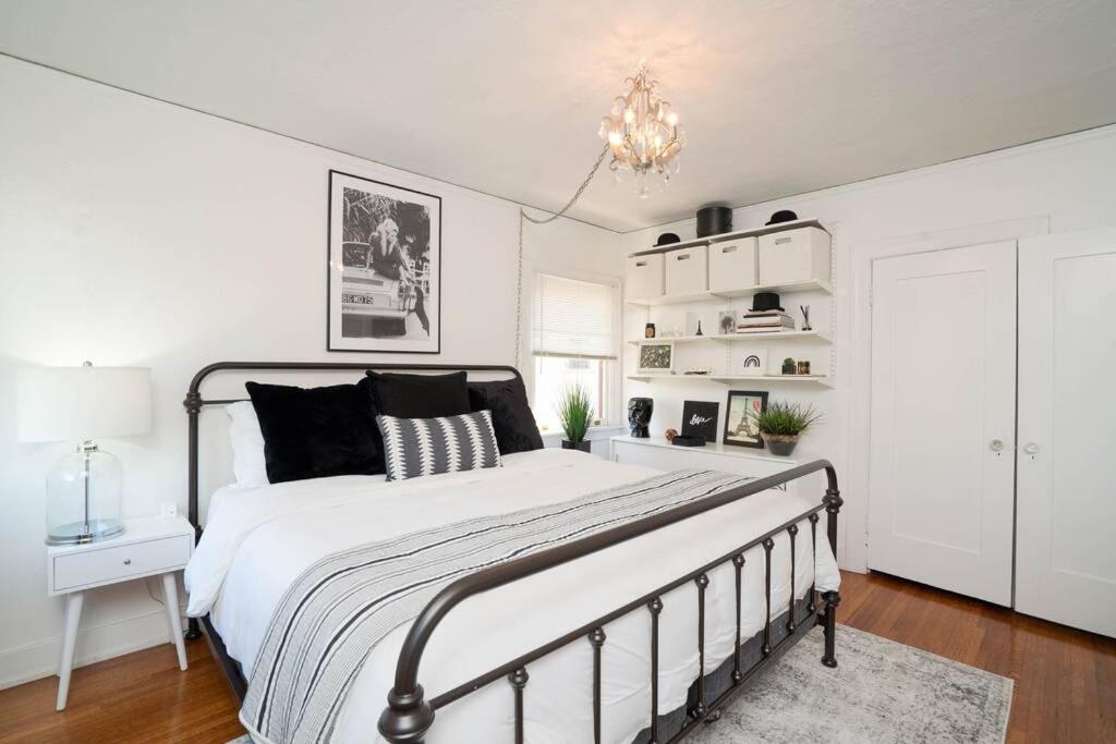 HOLLYWOOD - KING BEDS - LARGE PATIO - Hizvo
