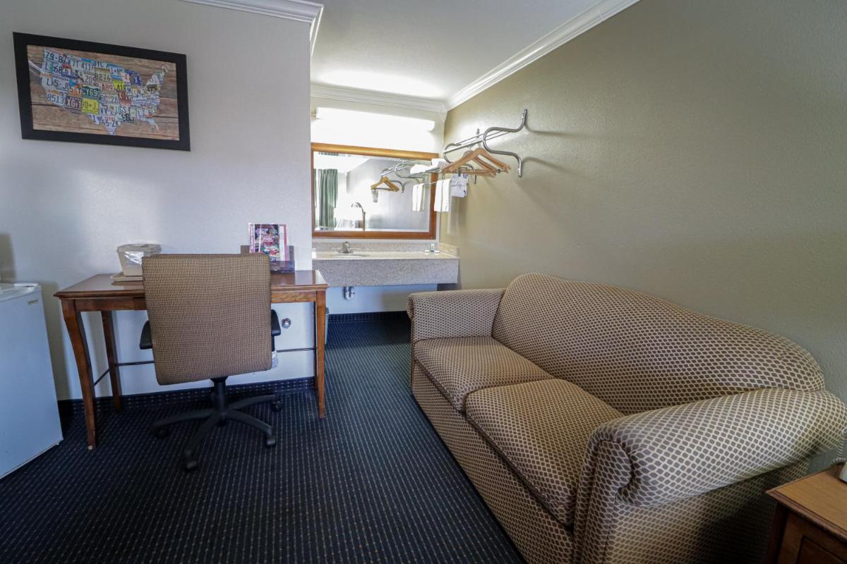 University Inn & Suites - Housity
