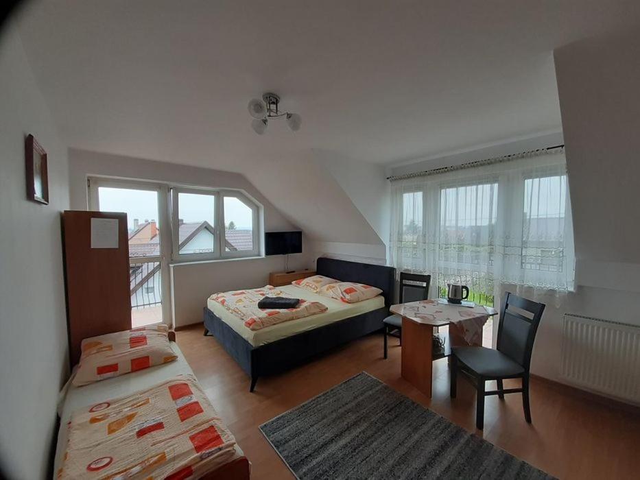 Pokoje Bursztynowa - Housity