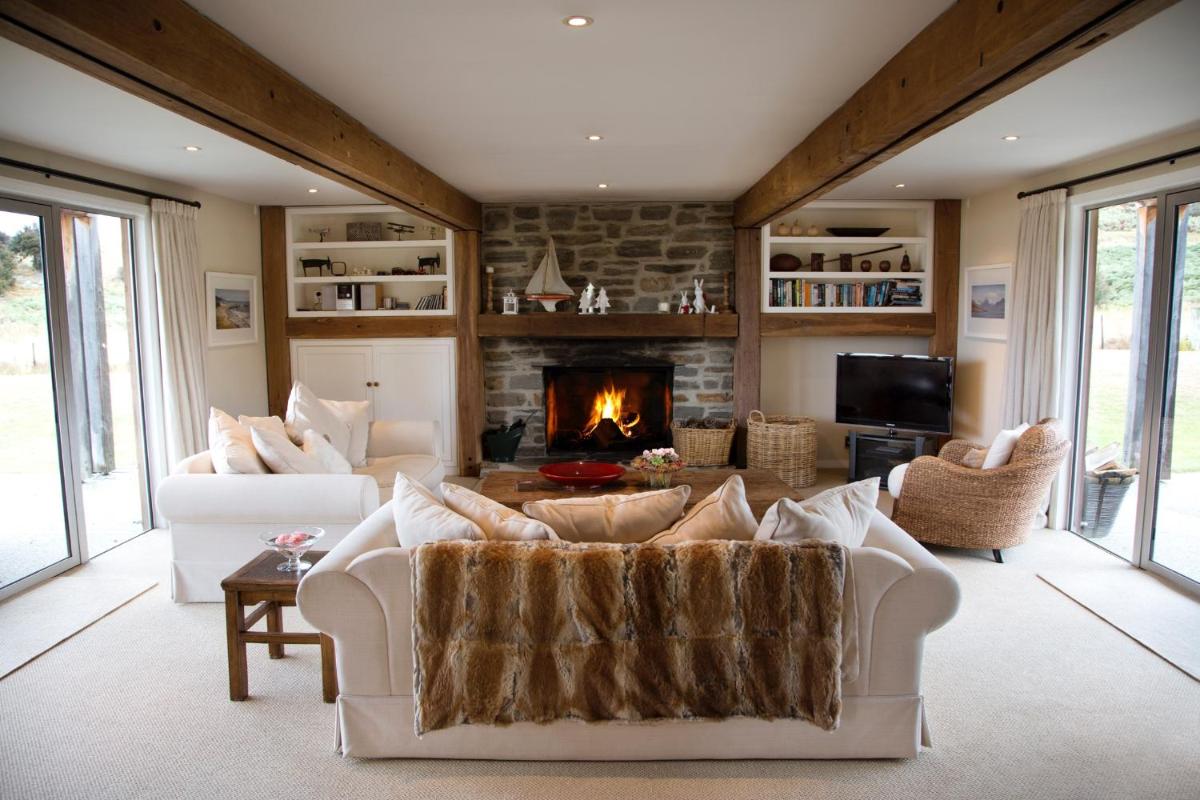 Buchanan Lodge - 60 acres on Wanaka lakefront - Hizvo