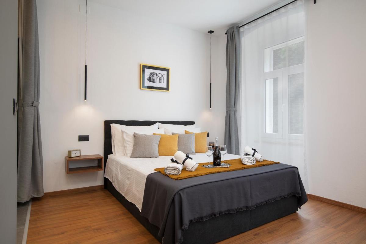 Deluxe Rooms and Apartments Korzo - Housity