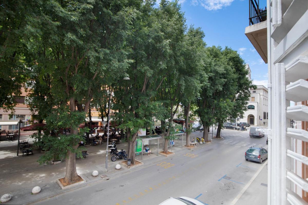 Deluxe Rooms and Apartments Korzo - Housity