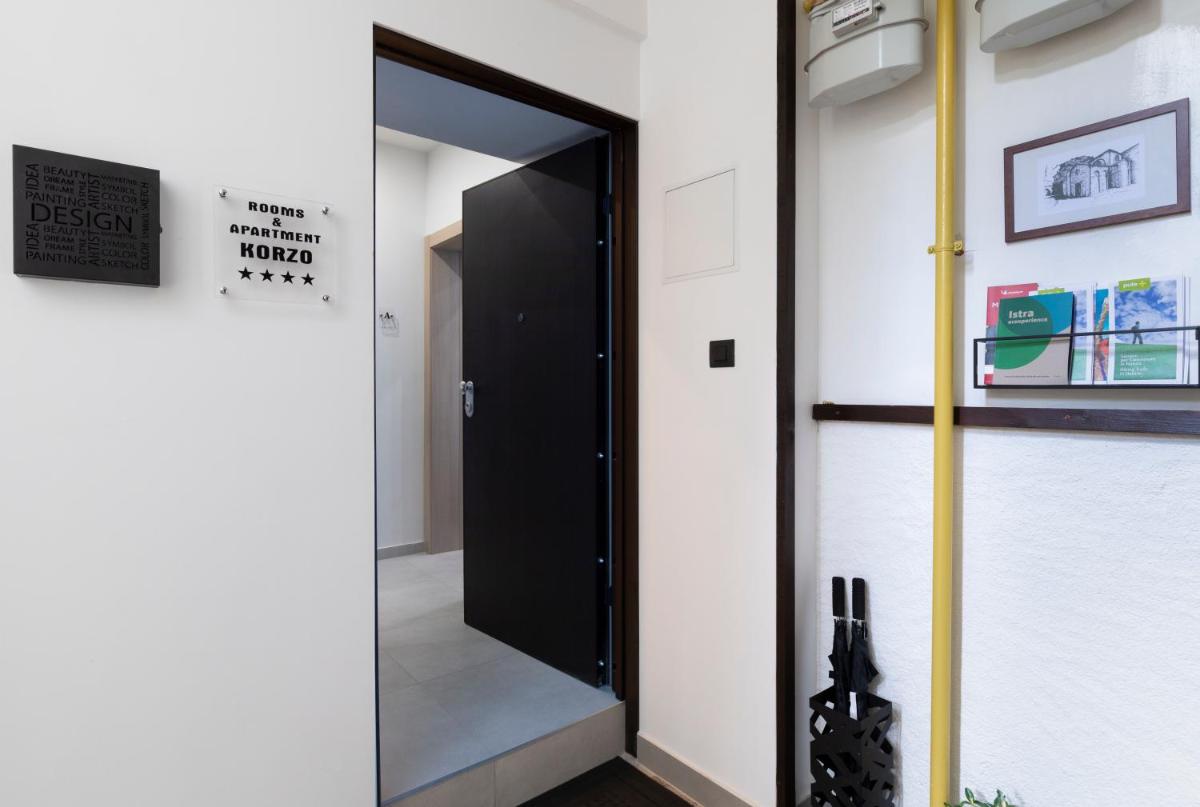 Deluxe Rooms and Apartments Korzo - Housity