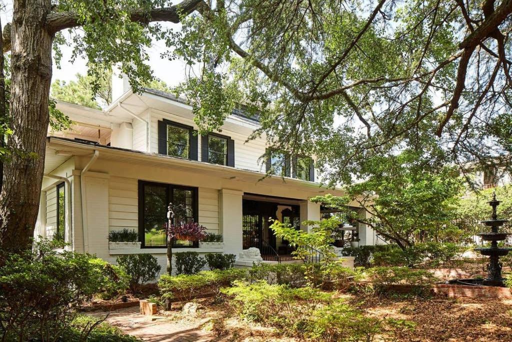 Apt2@EdenBrae - Walkable Southern Gothic Mansion - Housity