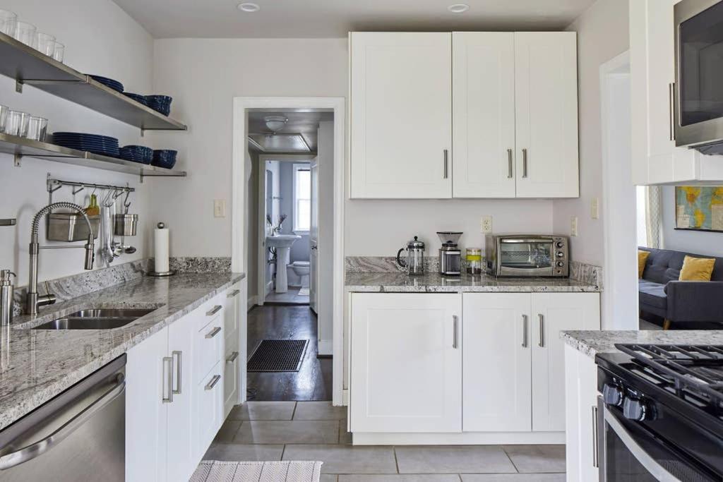 Modern, Pet-Friendly Retreat, Named Best BnB in Bham - Housity