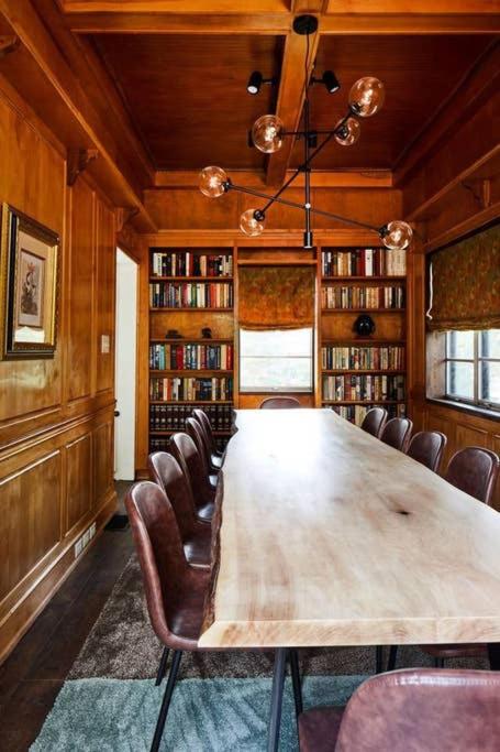 Apt2@EdenBrae - Walkable Southern Gothic Mansion - Housity