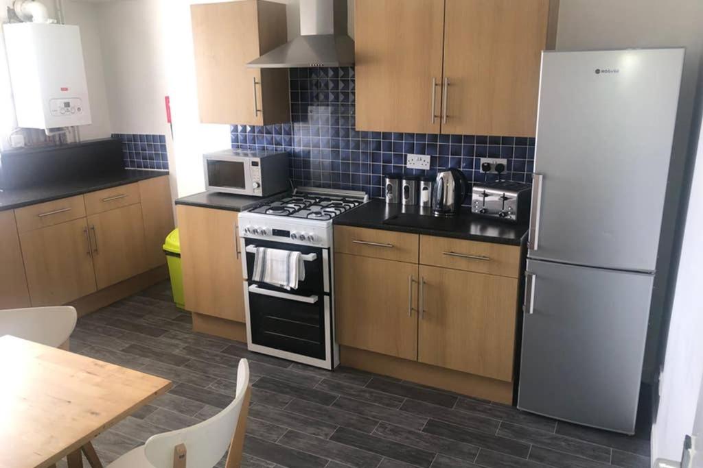 Bee Hive Merthyr Tydfil - Housity
