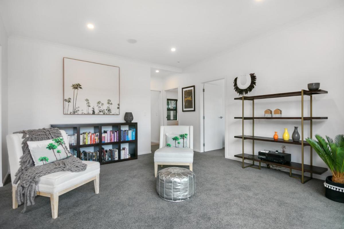Suitetrails - Sky Above Beach Below - Waihi Beach Holiday Home