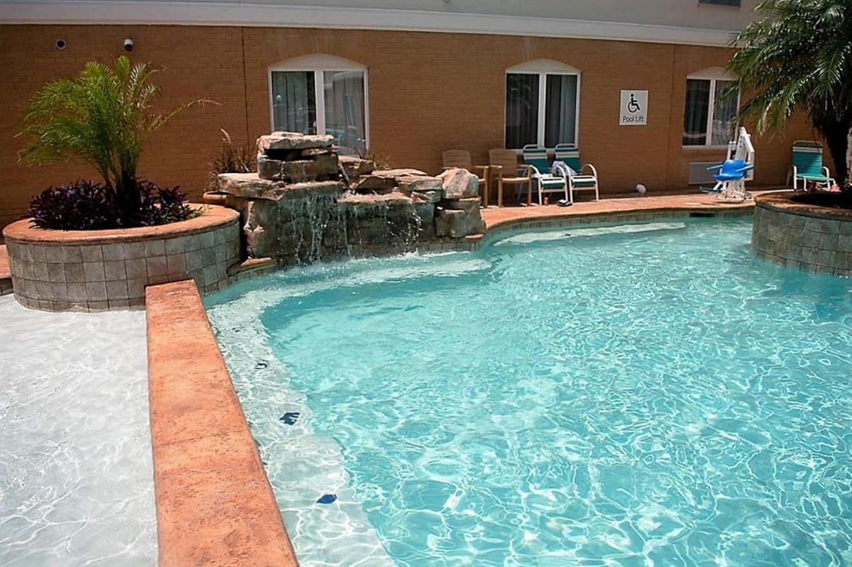 Holiday Inn Express Hotel and Suites Port Aransas/Beach Area by IHG - Housity