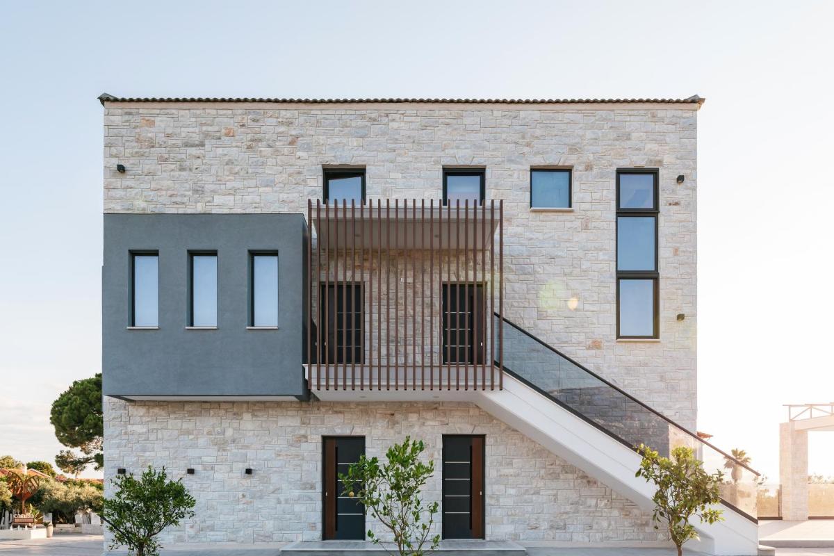Cocooning Suites by Blue Carpet - Housity
