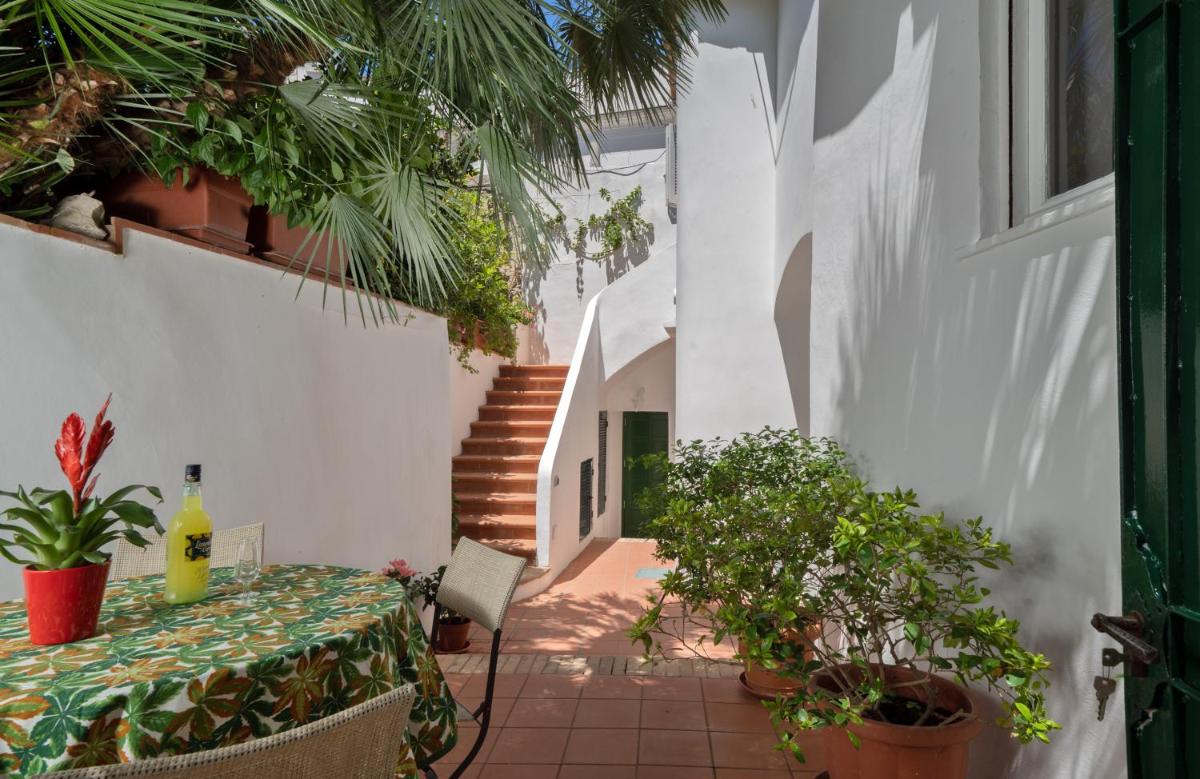 I Tre Soli Apartments by CapriRooms - Housity