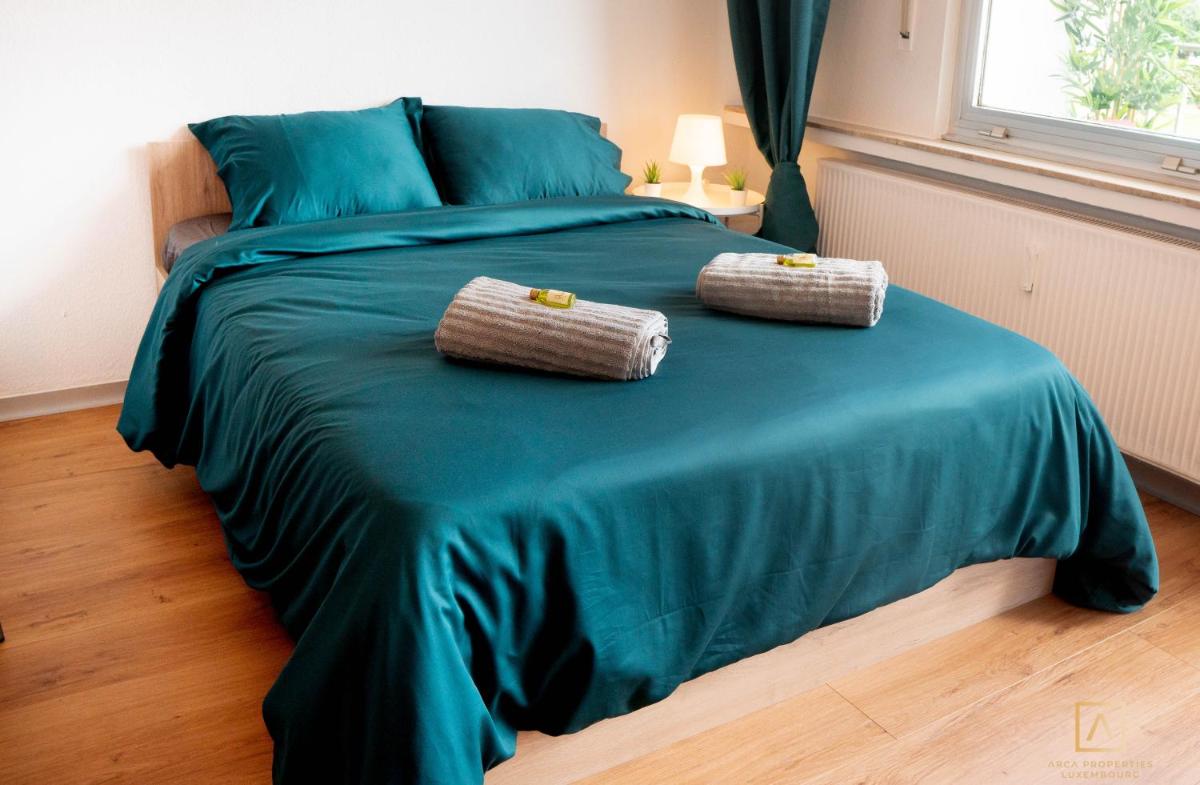 Modern Style Studio With Balcony, Smart TV, Business & Leisure - Housity