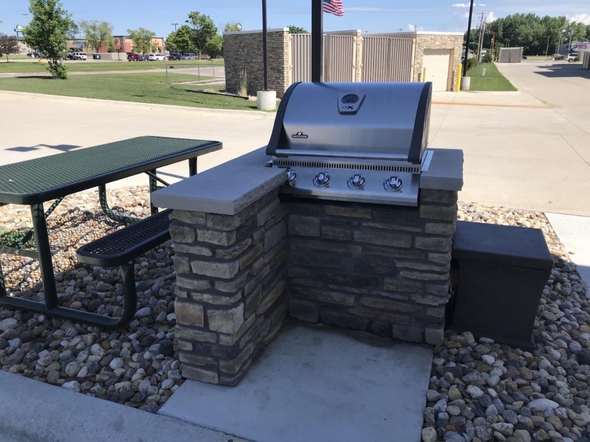 Spring Lake Suites - Housity