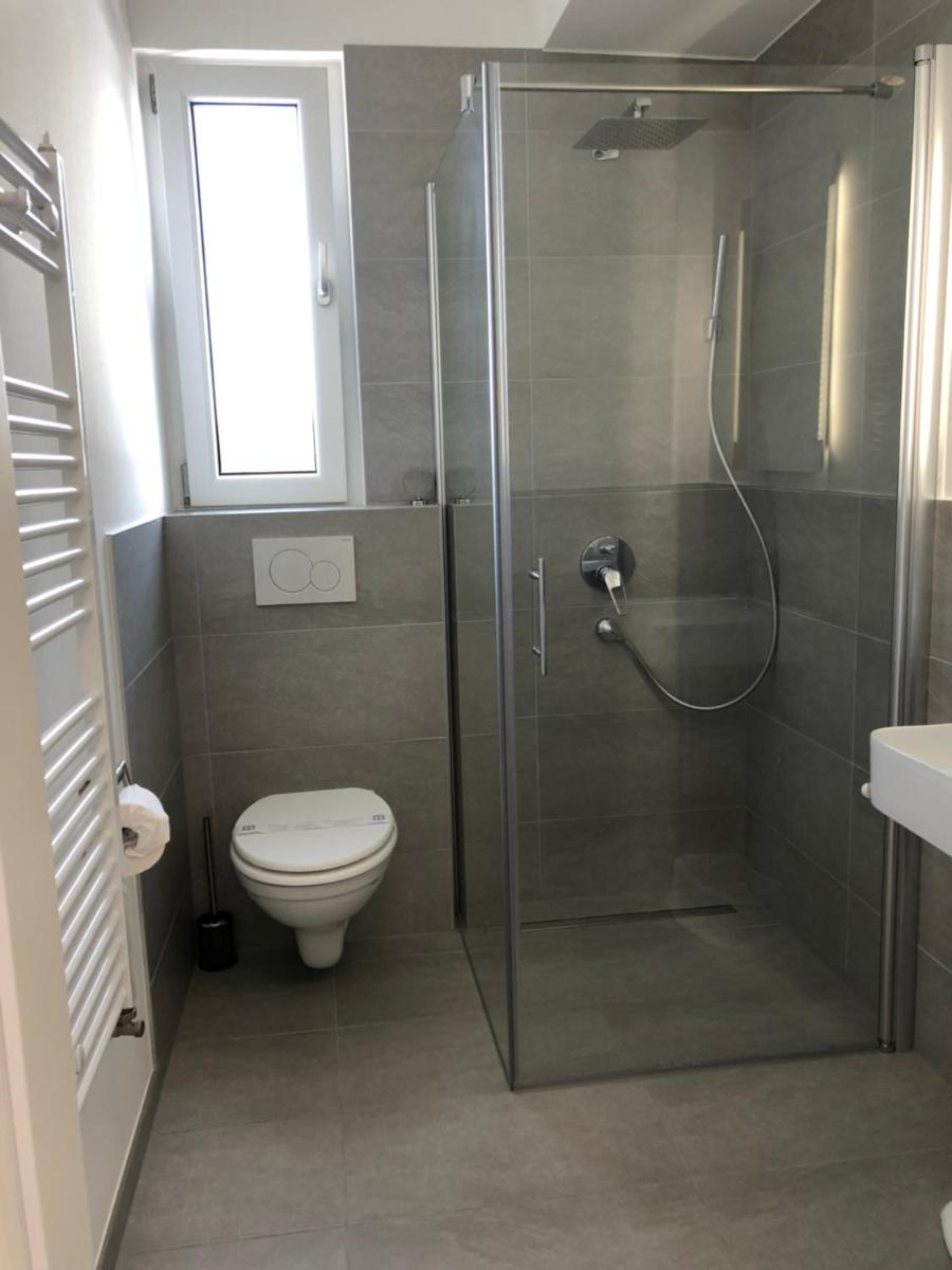 business & fitter Apartment - Housity