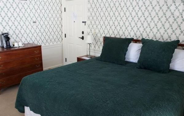 The Old Lyme Inn - Housity