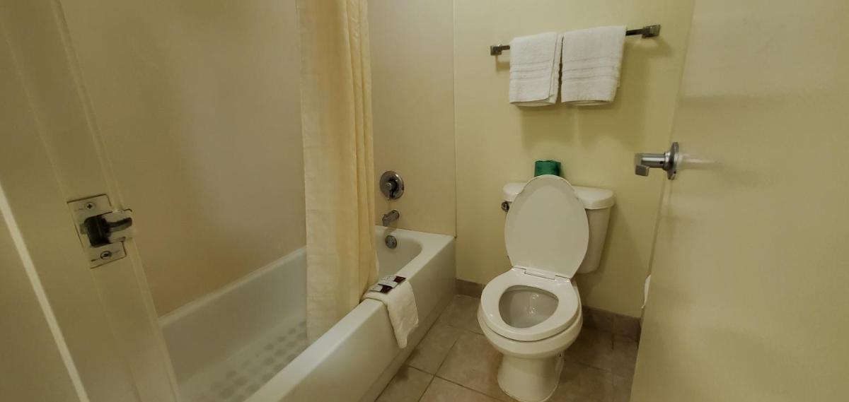Plano Inn & Suites - Housity