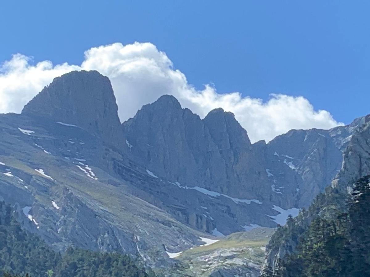 Stonehouse 2 Bedroom Chalet on Olympus Amazing View - Housity