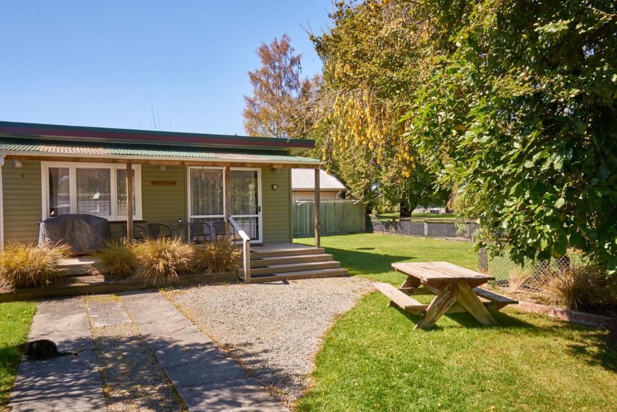 Accommodation Fiordland The Bach - One Bedroom Cottage at 226B Milford Road - Housity