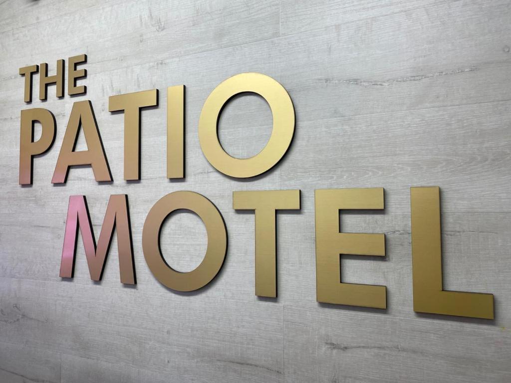 Patio , Los Angeles - LAX - Housity