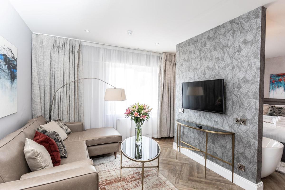 Balmoral Hotel, Belfast - Housity