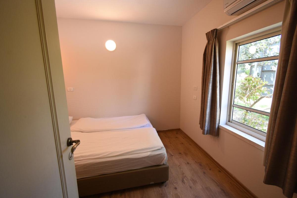 Kibbutz Tiratzvi - Country Lodging - Housity