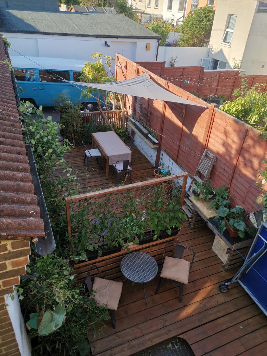 Bungalow with Parking, Near Preston Park - Housity