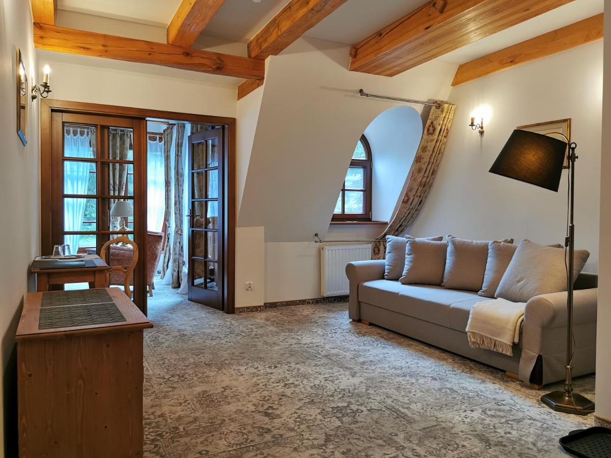 Dworek Kazimierski - Housity