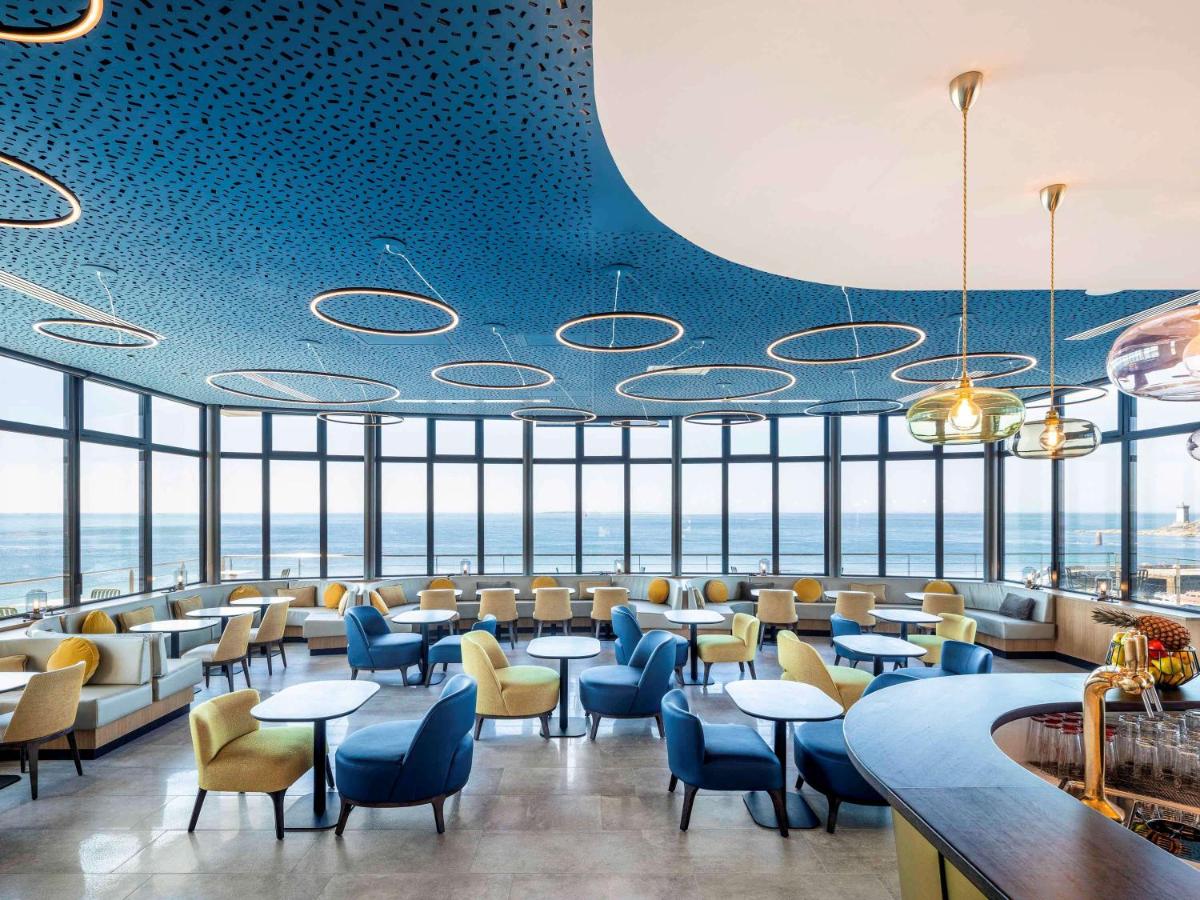 Coin salon dans l'établissement Sainte-Barbe Hotel & Spa Le Conquet - MGallery Collection