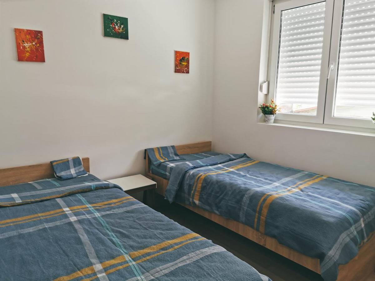 Cozy Corner Apartments - Free parking & Wi-fi - Housity