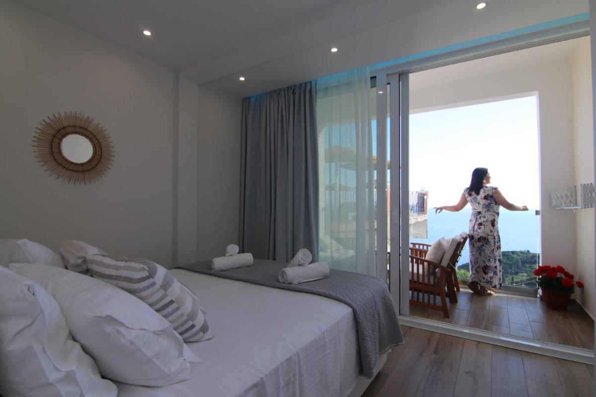 Lakones Deluxe Suites - Housity
