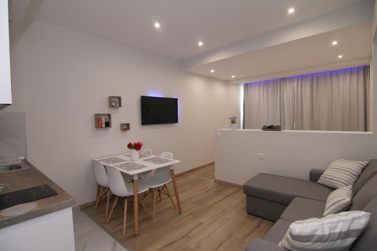 Lakones Deluxe Suites - Housity