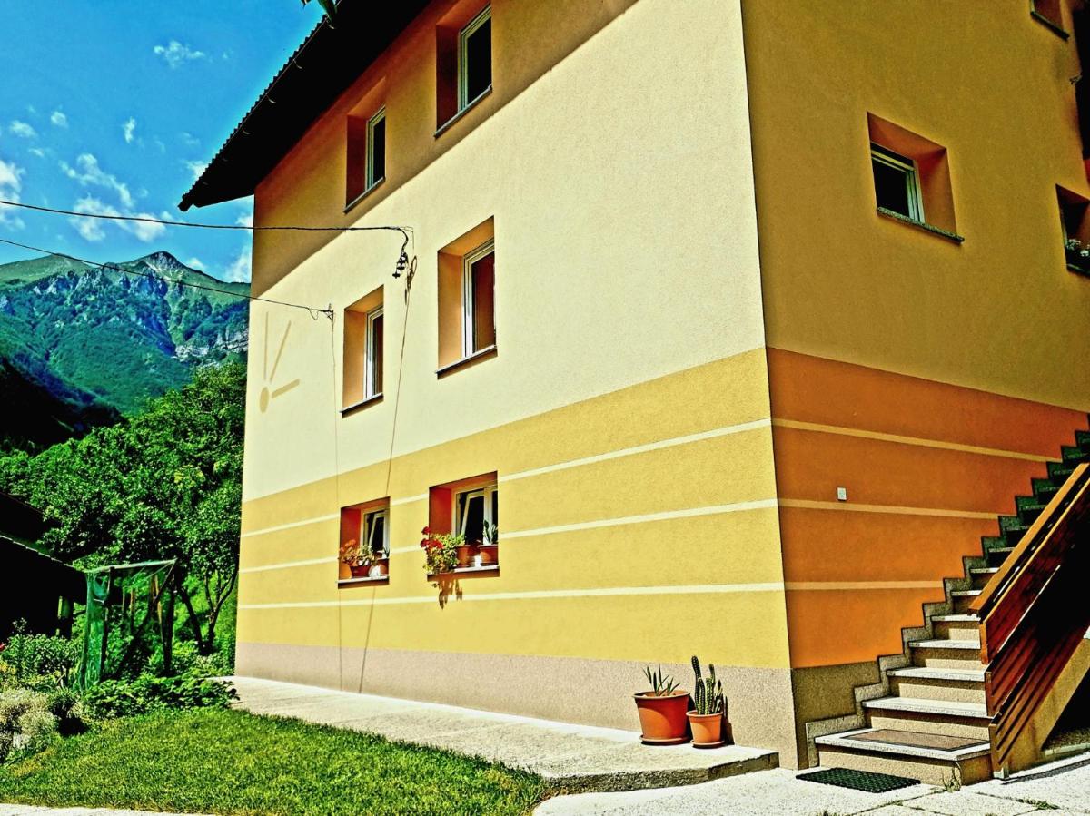 Apartment and Garden house among the mountains - Housity