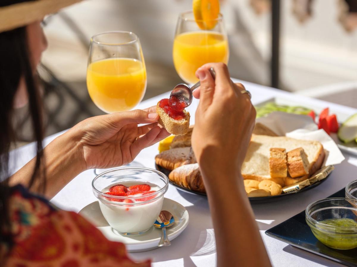 Comida en o cerca de este hotel