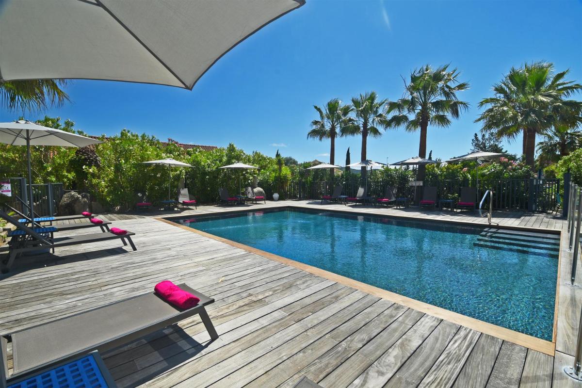 Piscine de l'établissement Golfe Hôtel & Spa Porto-Vecchio ou située à proximité