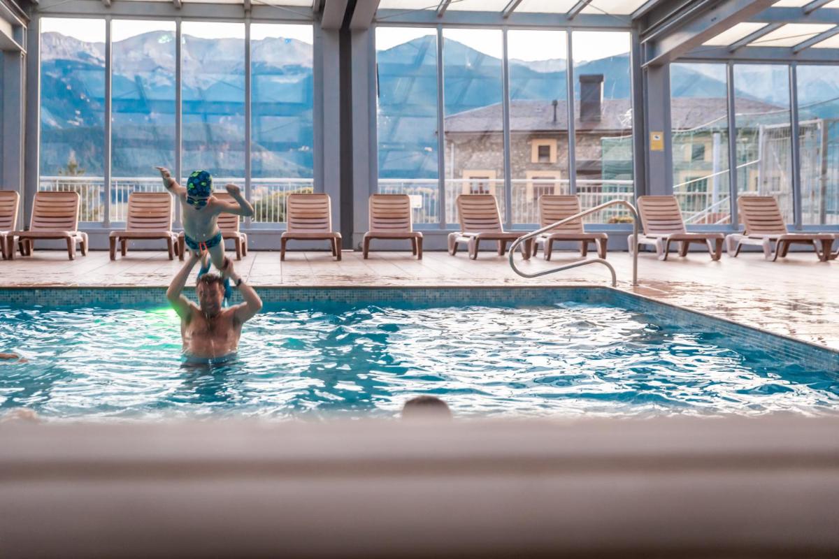 Piscina en o cerca de Cerdanya Viva Ecoestades