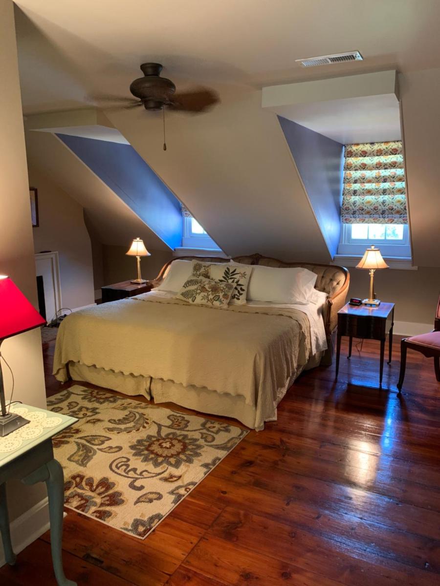 The Lily Inn - Burlington - Housity