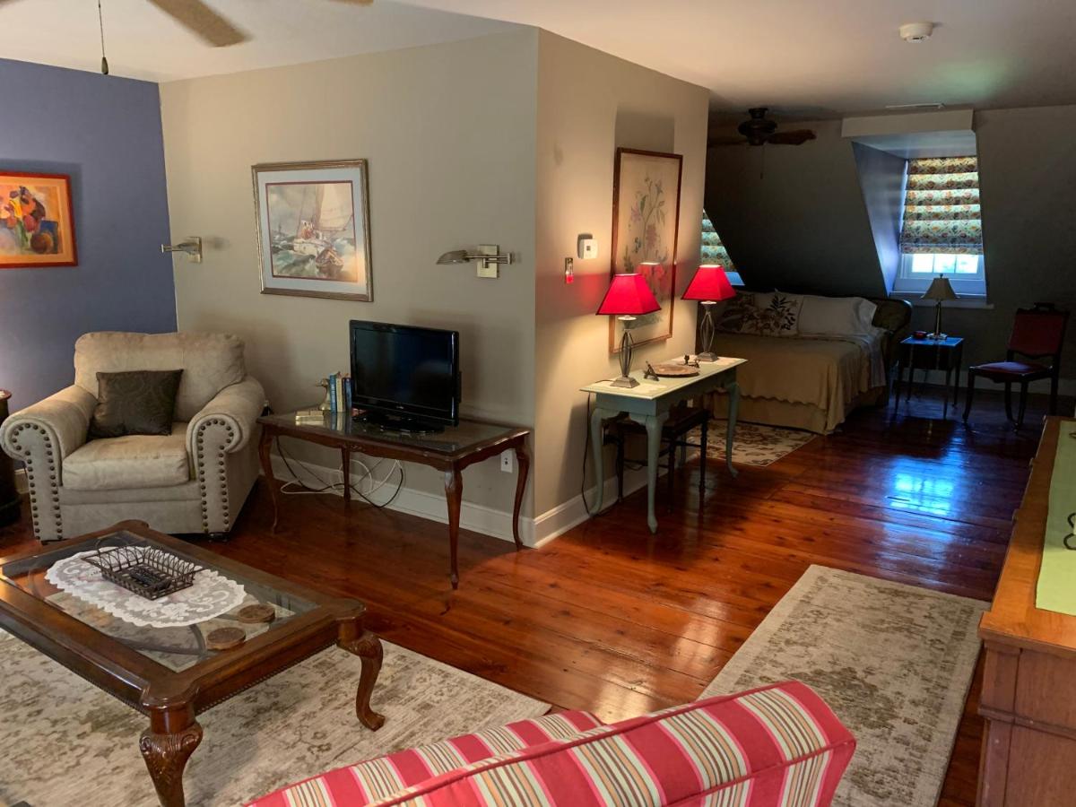 The Lily Inn - Burlington - Housity