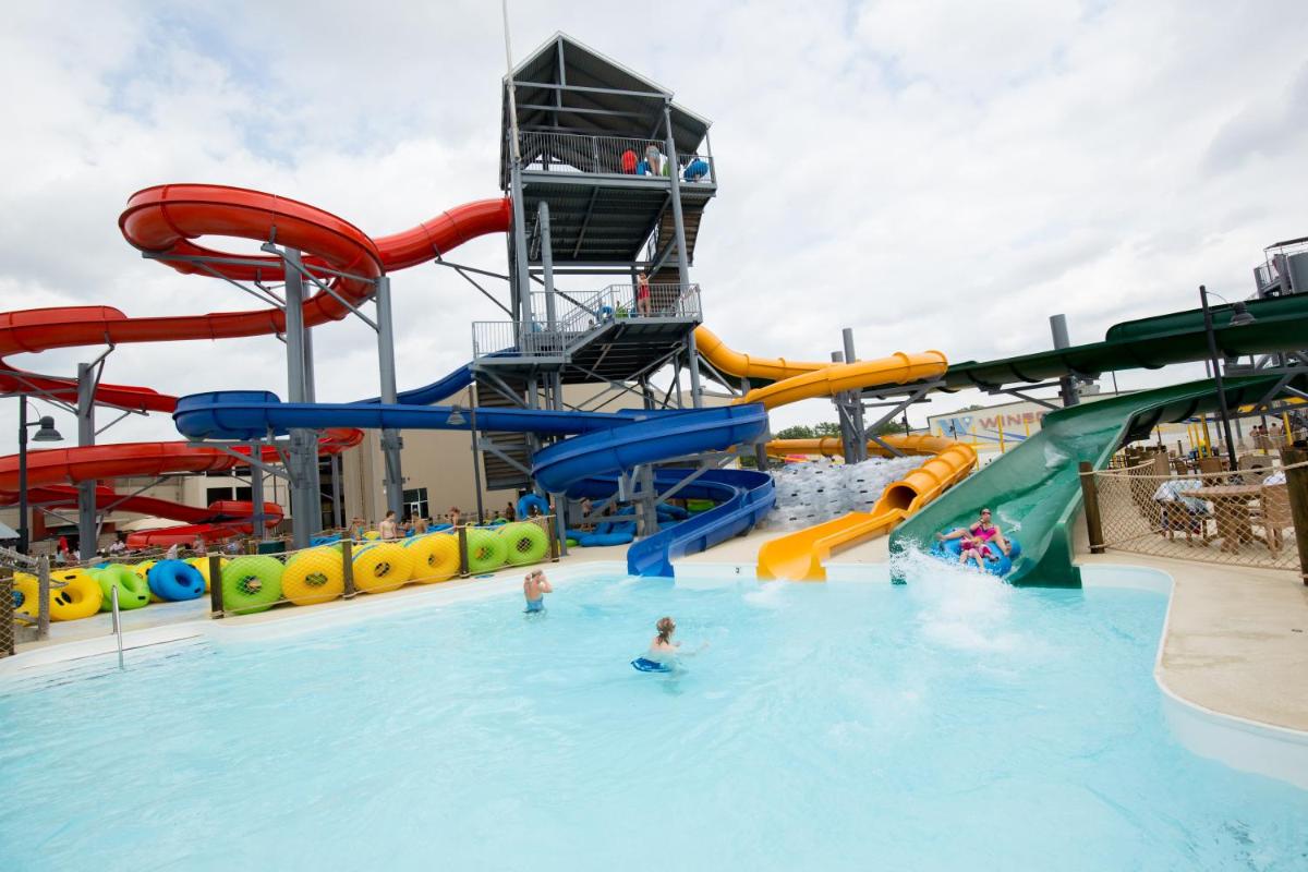 Fun City Resort Hotel - Housity