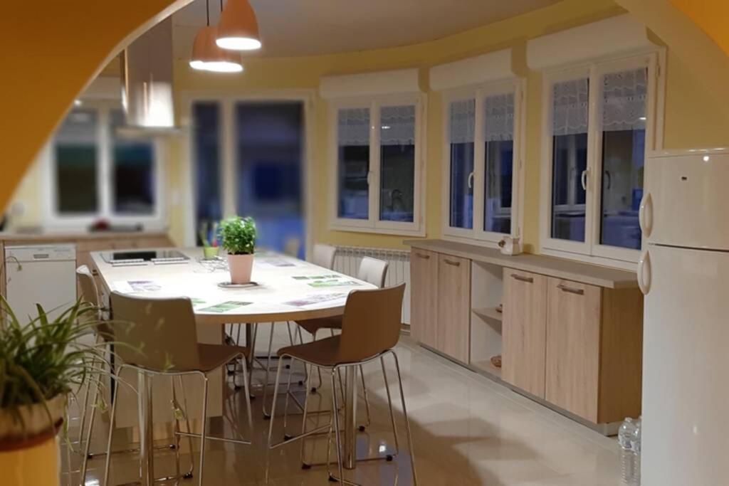 Gîte au coeur de la nature avec ses animaux - Housity