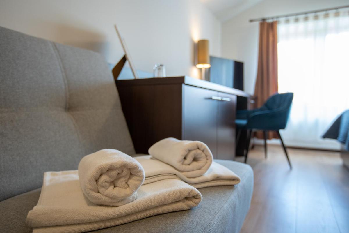 Átrium Rooms & Café - Housity