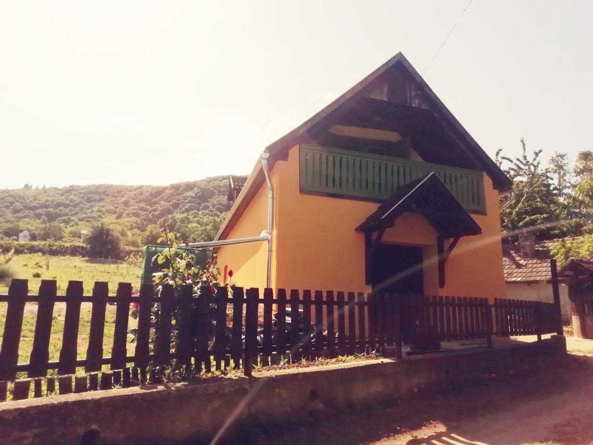 Kádárok Vendégháza a Somló-hegyen - Housity