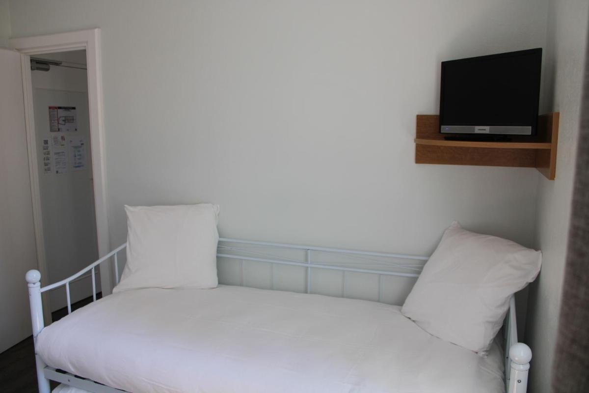 Logis Hotel De Paris - Housity