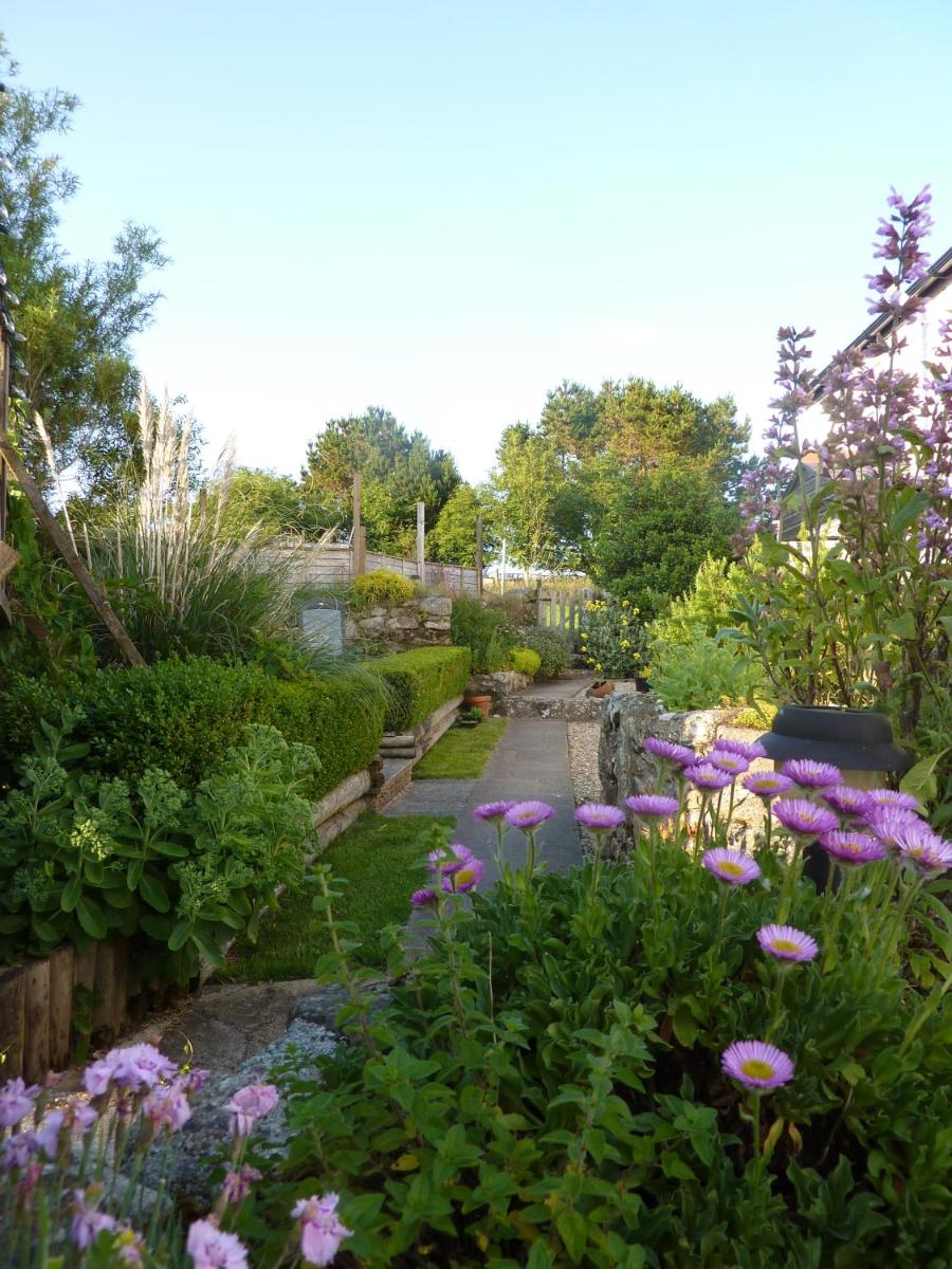 White Alice Farm Cottage - Housity