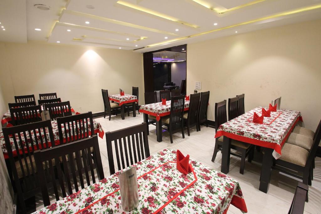 AS Clarks inn - Housity