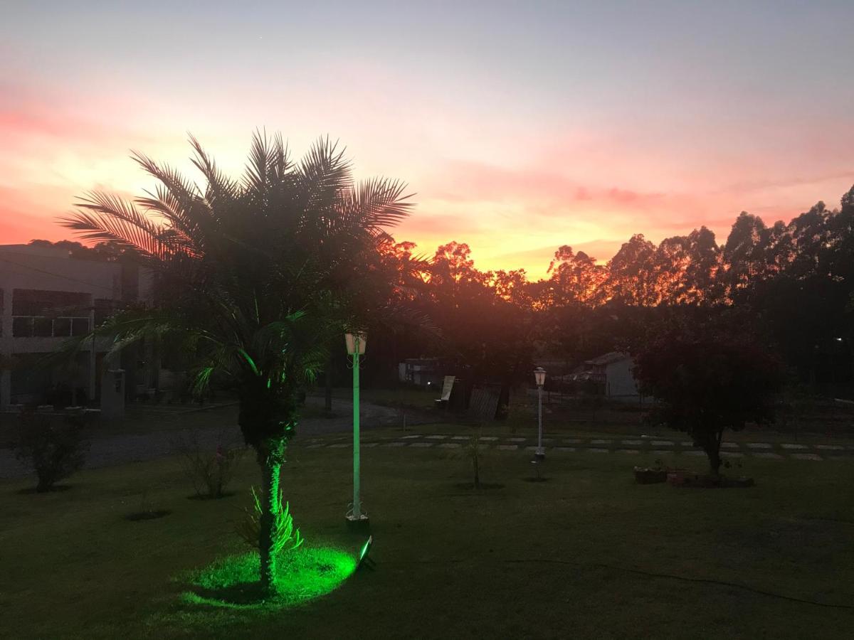 Casa aluguel temporada com piscina, 3 dormitórios e mezanino com sofá cama - Housity